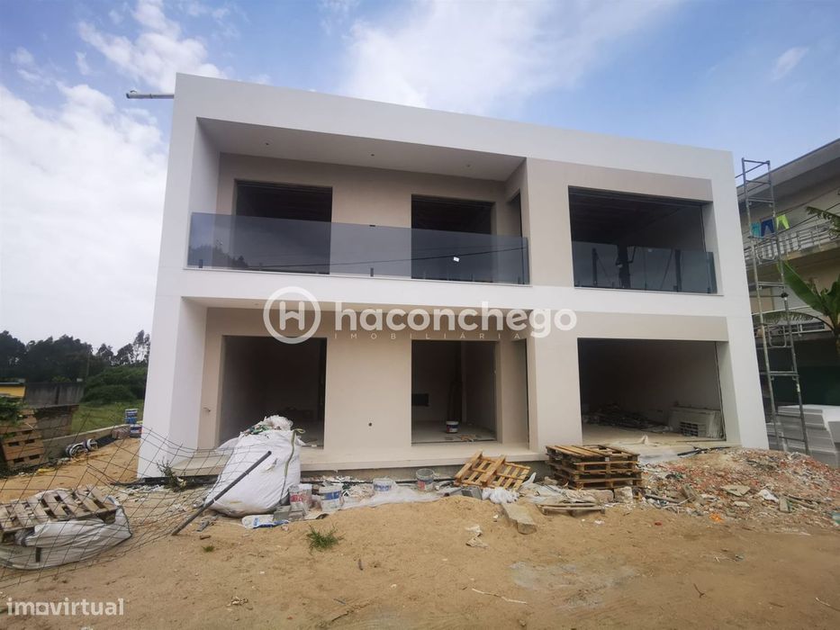 Apartamento T2 com logradouro e garagem Galegos Santa Maria Barcelos — Silveiros E Rio Covo (Santa Eulália), Braga