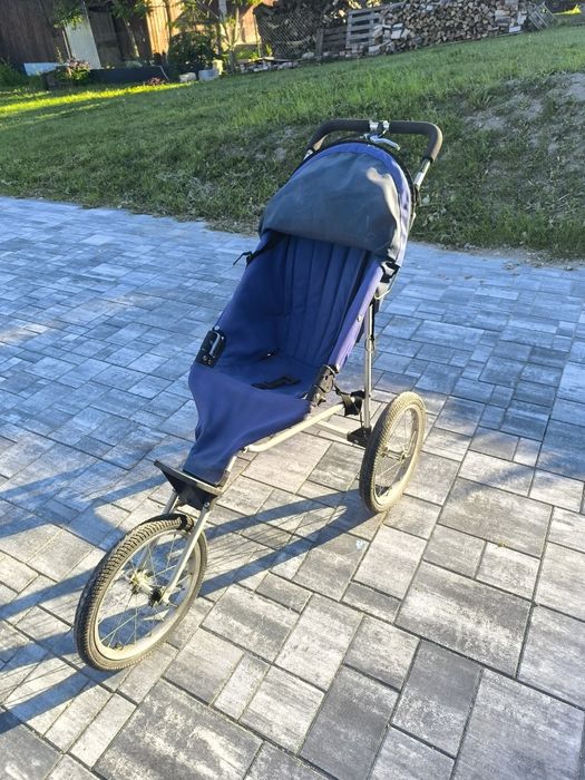Wózek biegowy,sportowy, bardzo lekki, szybko składany.