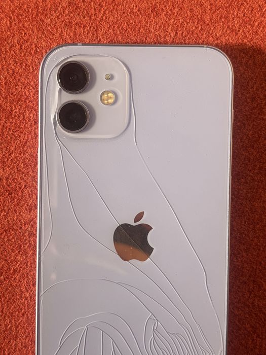 Iphone 12 128G , vidro de trás rachado, funciona na perfeição