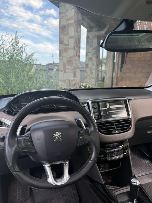 Авто Peugeot 2008 2013 1.2 бенз