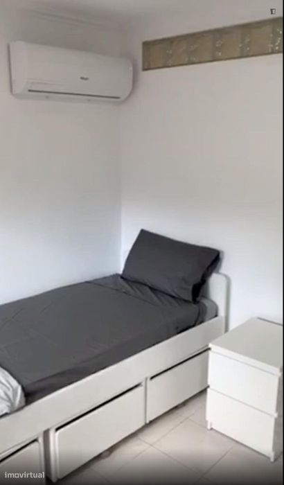 Quarto - localizado em Bonfim Porto
