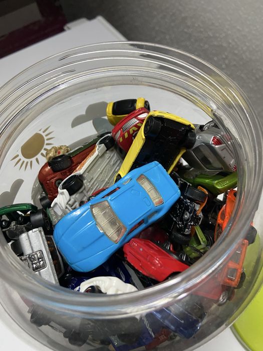 Carrinhos de brincar pequenos