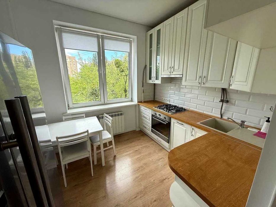 Здається світла, затишна та простора квартира Солом'янський р-н