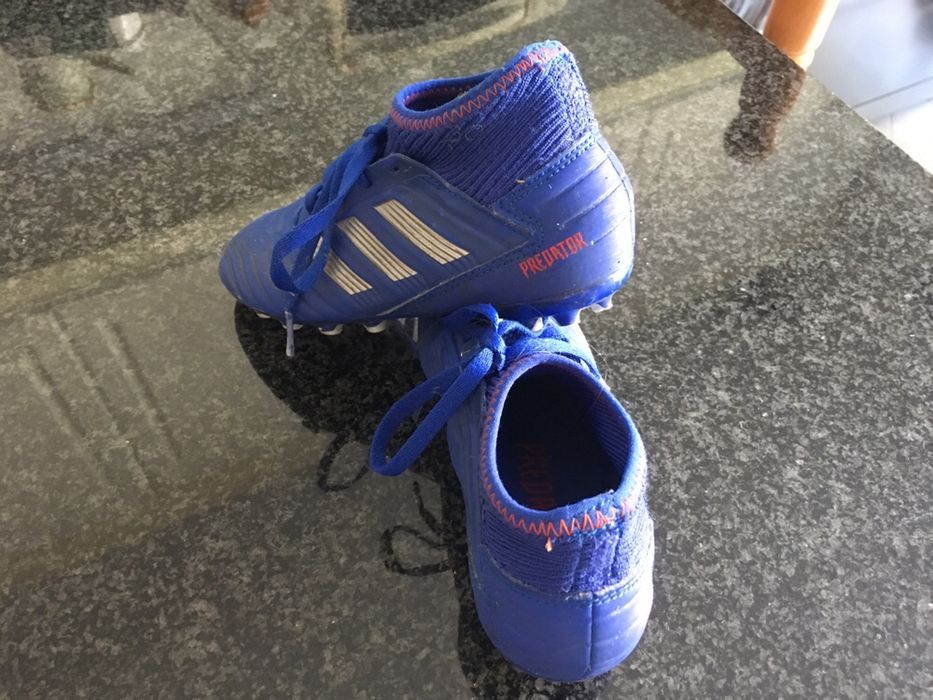 Vendo chuteiras relvado sintético,  ADIDAS n. 30