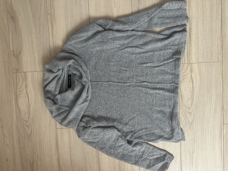 Всі светри по 200 грн