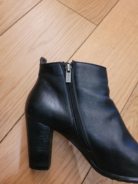 Kozaki damskie, skorzane, czarne r.39 Ryłko