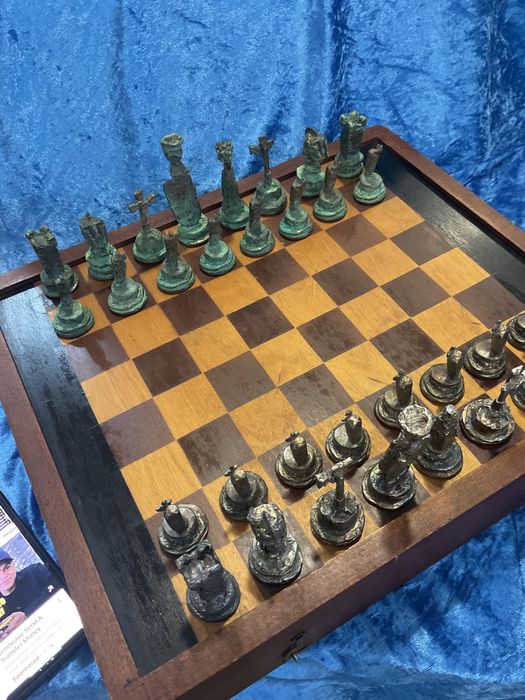 Xadrez jogo em metal ,discrição abaixo ,anúncios abaixo