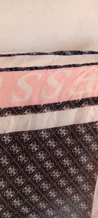 Chusta guess 140na140cm