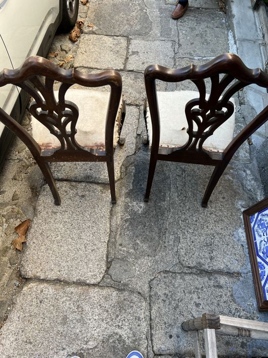 2 Cadeiras de madeira