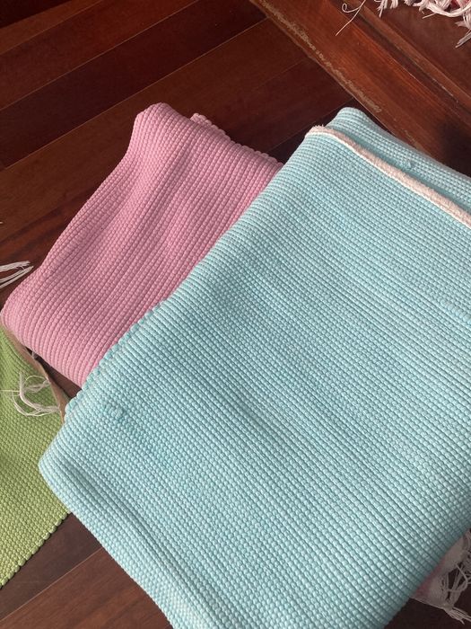 Children's bedroom rugs in pink and turquoise blue
