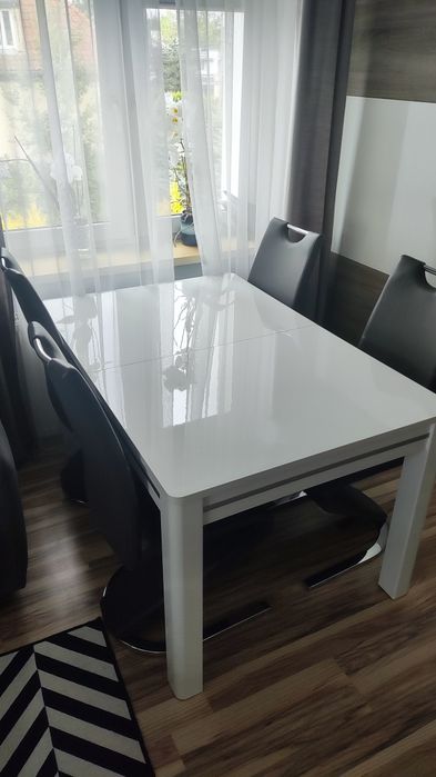 Biały stół rozkładany na wysoki połysk 90x136–210 cm + krzesła GRATIS