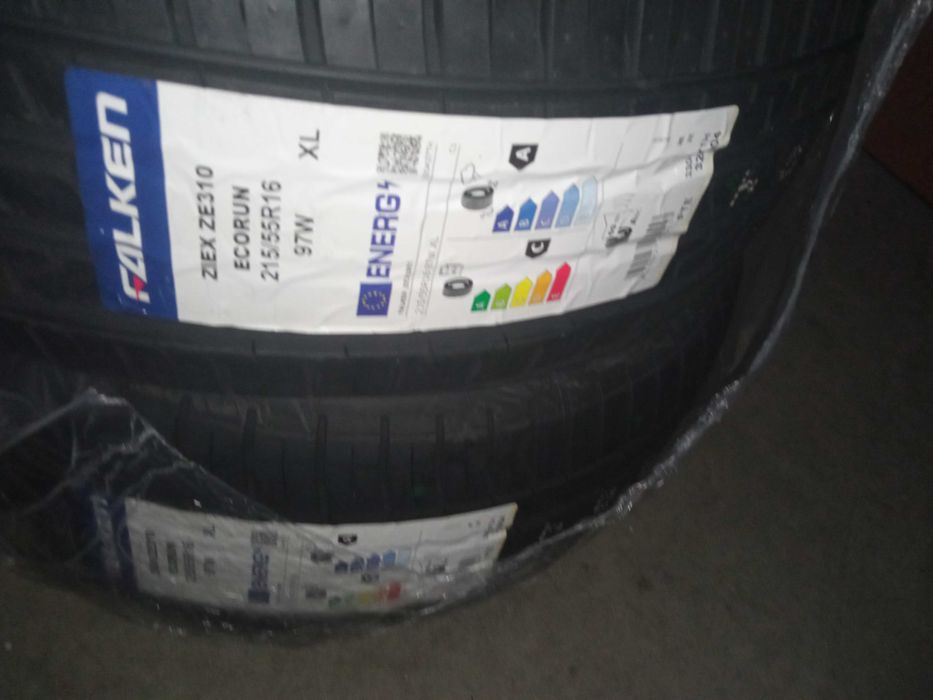 Pneus completamente novos Falken 215/55 R16