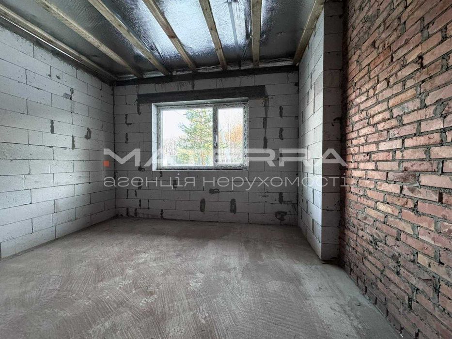 Малютянка продаж будинку з комунікаціями