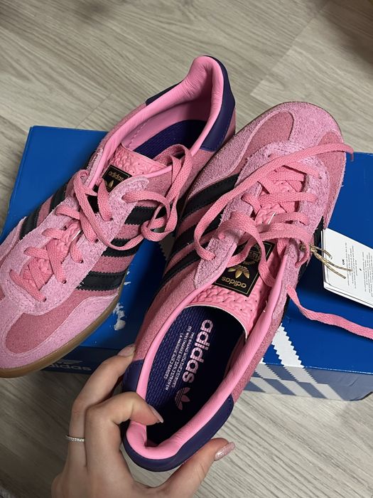 Кросівки Adidas жіночі