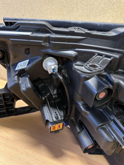 Фара права Subaru Forester SL 84001SL000 K5 2024 2025 2026