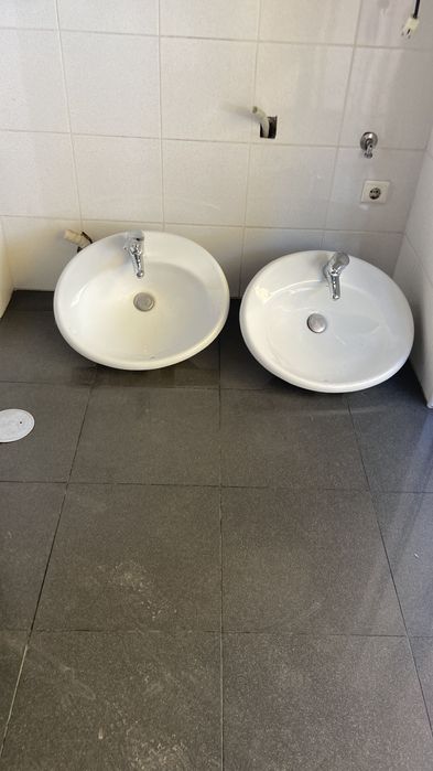 Lavatórios de wc + torneiras + bidé