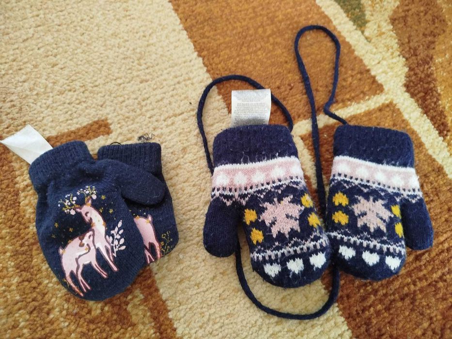 Rękawiczki na sznurku rozmiar uniwersalny - 3 lata