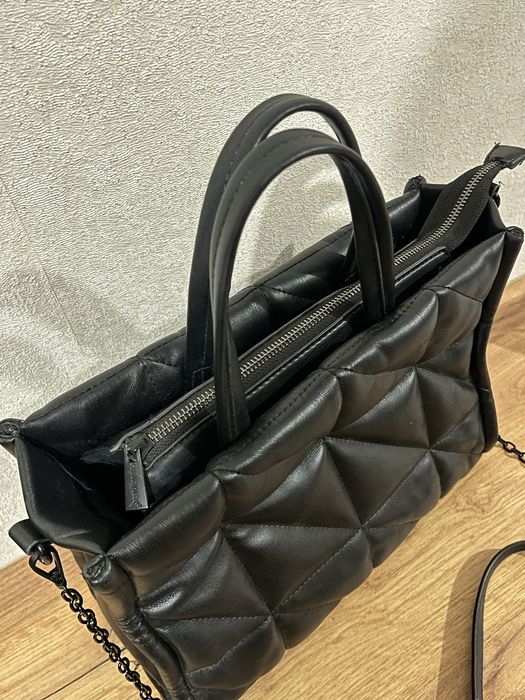 Чорна сумка stradivarius