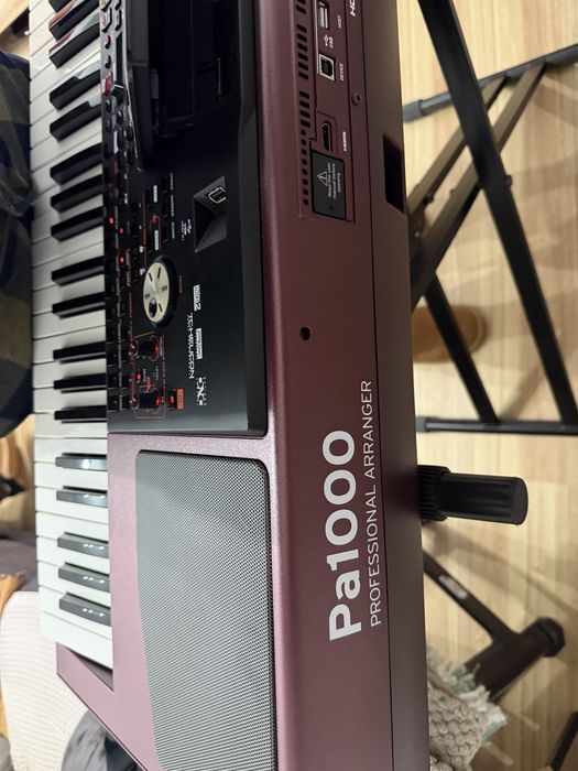 Teclado Korg PA1000