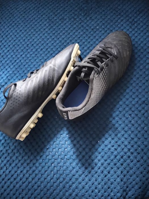 Buty piłkarskie korki