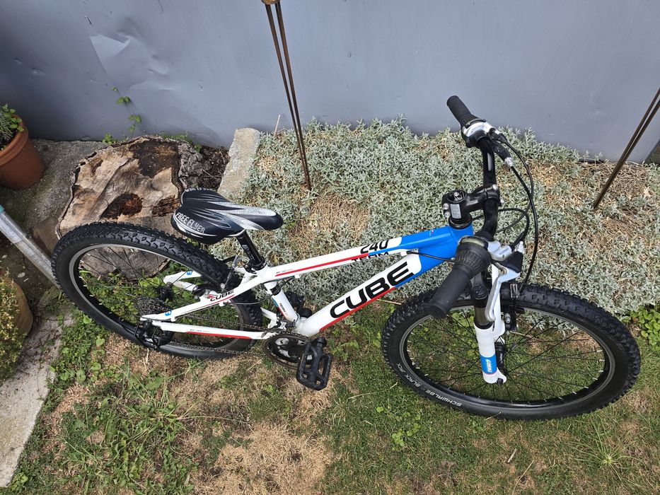 Rower dziecięcy Cube Team 240  koła 24 cale błotniki nóżka oświetlenie LED USB ładny stan używany MTB dla chłopca dziewczynki gotowy do jazdy
