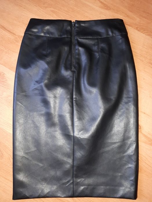 Czarna spódnica ze skóry ekologicznej H&M 38