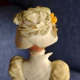 Estatueta Dama antiga em marfinite