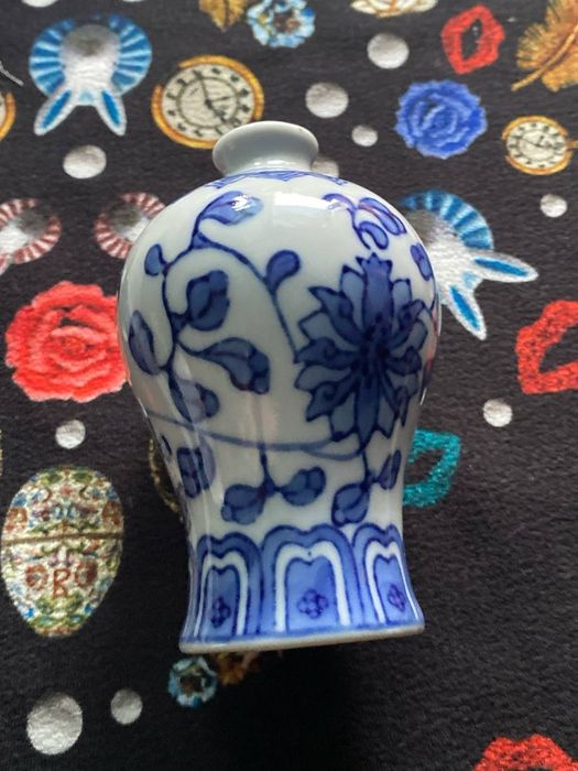 Фарфорова ваза з ручним розписом, Китай 1950-ті роки