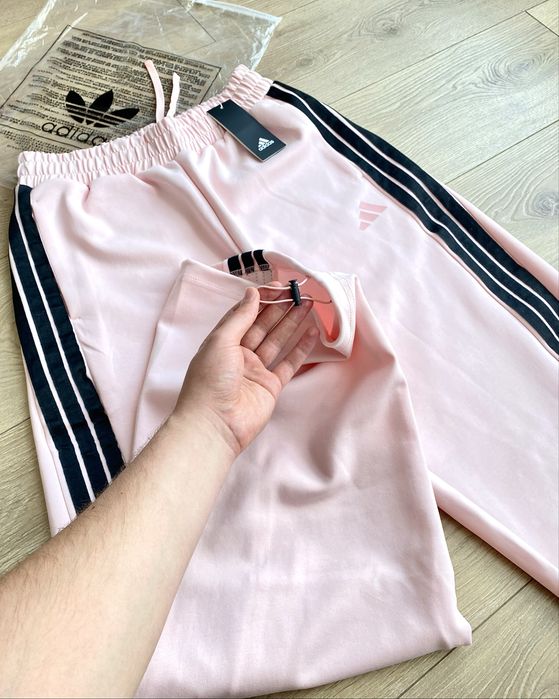 Жіночі спортивні штани Adidas ніжно-рожеві