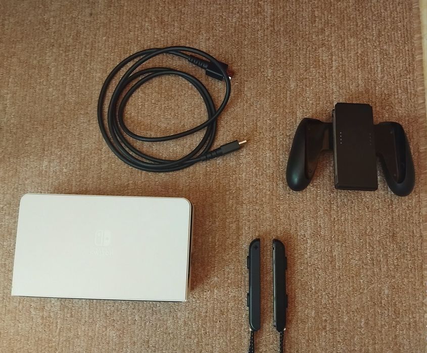 Nintendo switch oled branca + caixa de viagem + FC24 + carregador
