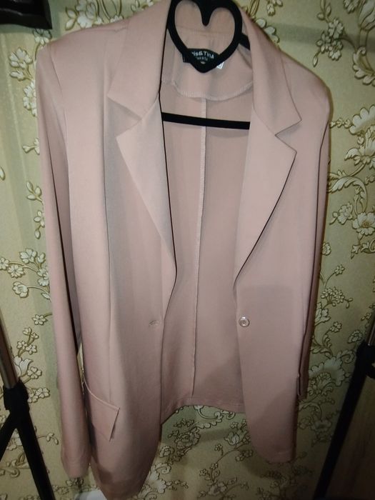 Продається жіночий костюм