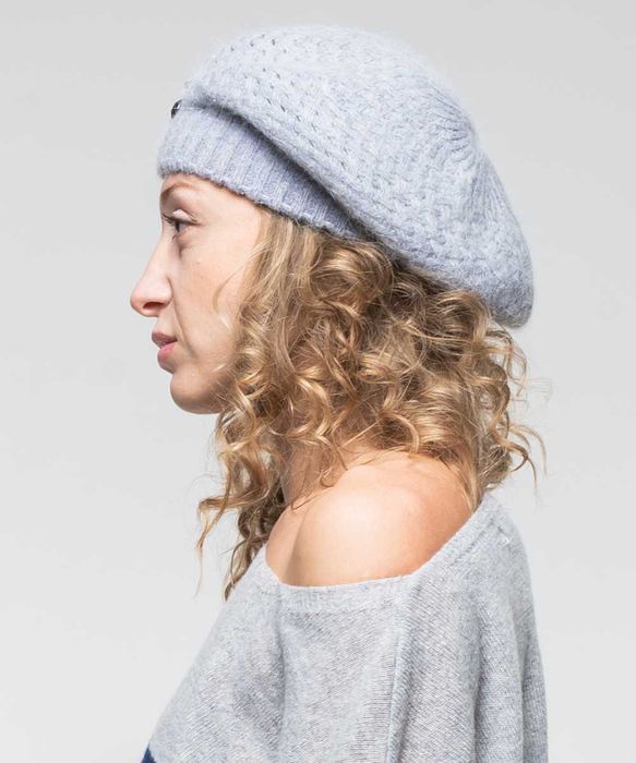 Жіночий теплий берет з ангори. Італія..