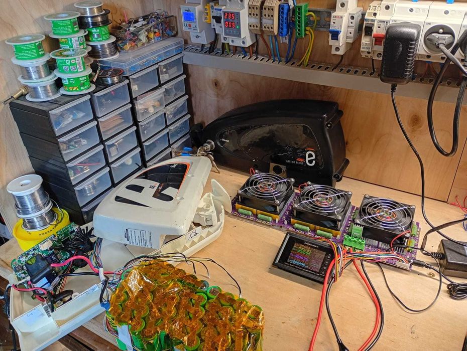 Naprawa baterii, regeneracja baterii naprawa roweru, skuter, hulajnoga