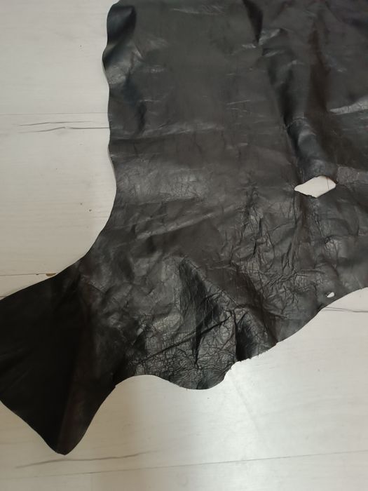 Naturalna skóra cielęca w kolorze czarnym lico i zamsz