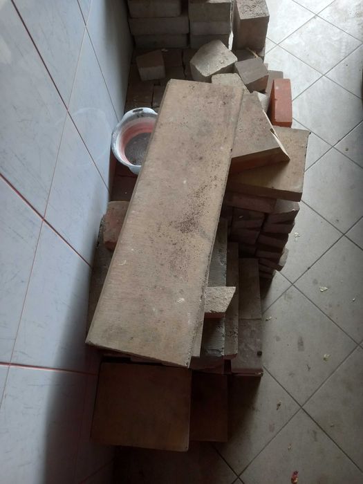 Kostka brukowa palisadki, krawężniki.