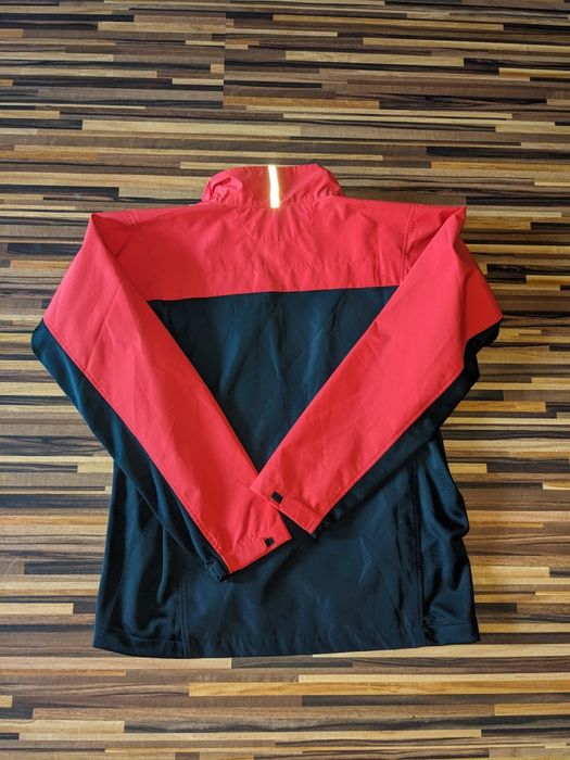 Продам куртку ветровку YONEX.