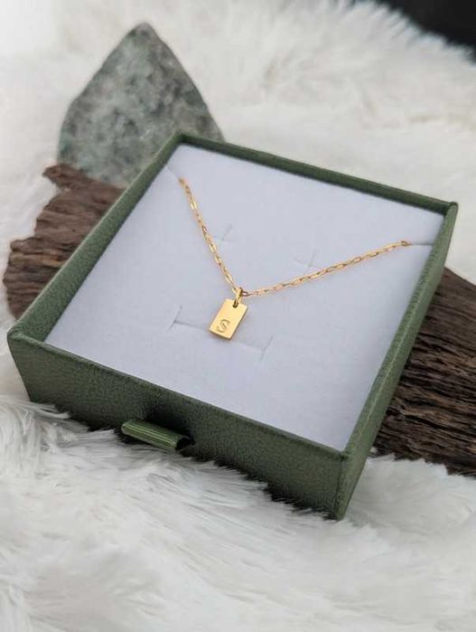 Złoty naszyjnik z literką "S" – stal nierdzewna