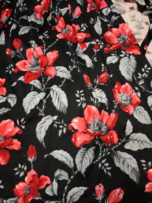 Платье чёрное в цветы