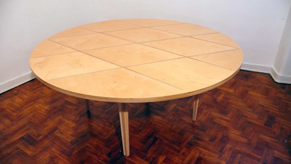 Mesa de jantar de grandes dimensões