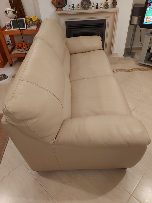 Sofá de pele de 3 lugares com cama, estrado de madeira e colchão