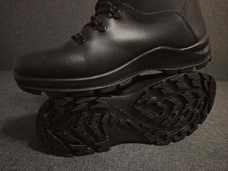 Черевики з високими берцями