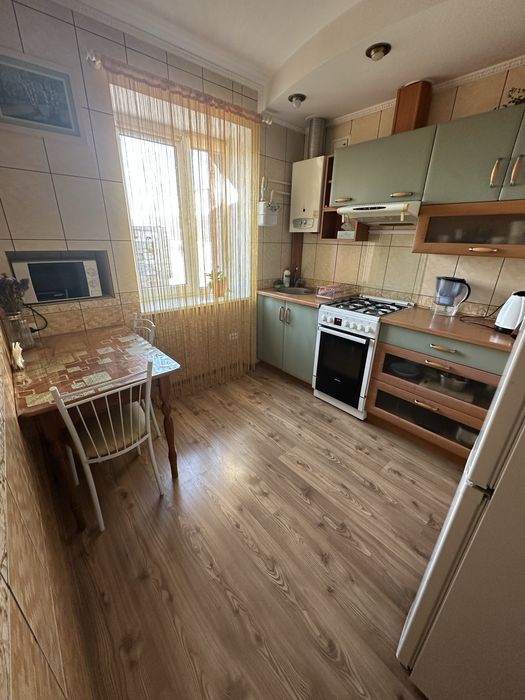 Затишна, тепла квартира , Є ІНТЕРНЕТ БЕЗ СВІТЛА,подобова оренда