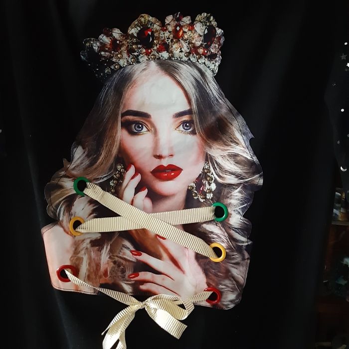 Чорна сукня з аплікацією