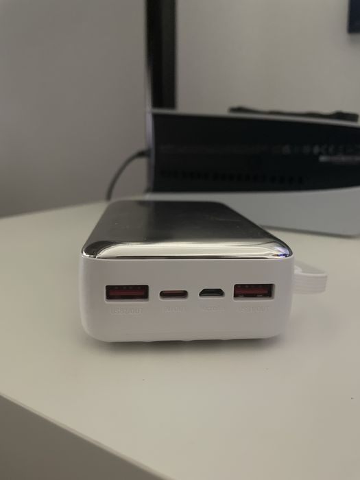 Vendo powerbank sem arranhoes com caixa