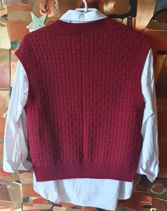 Жилет ручной вязки