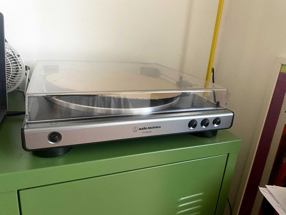 Gira Disco Audio-Technica (AT-LP60XUSB) + Colunas Edifier (R128T)