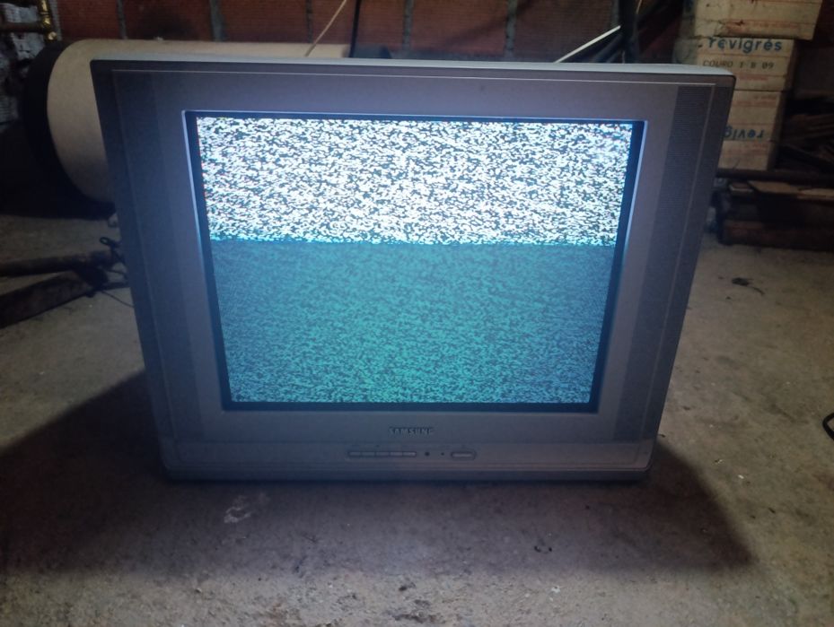 TV Samsung 50cm usada como nova