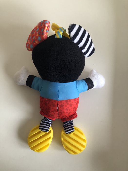Mickey peluche primeiras atividades