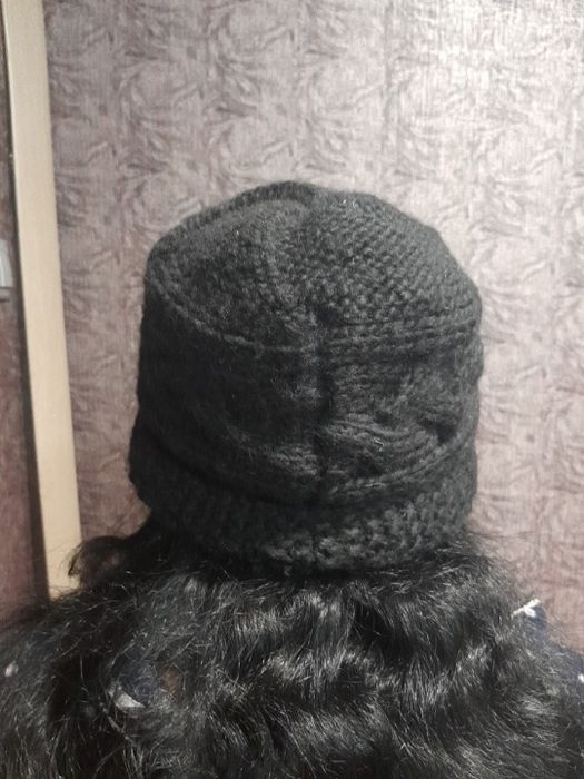 Шапочка с козырьком.