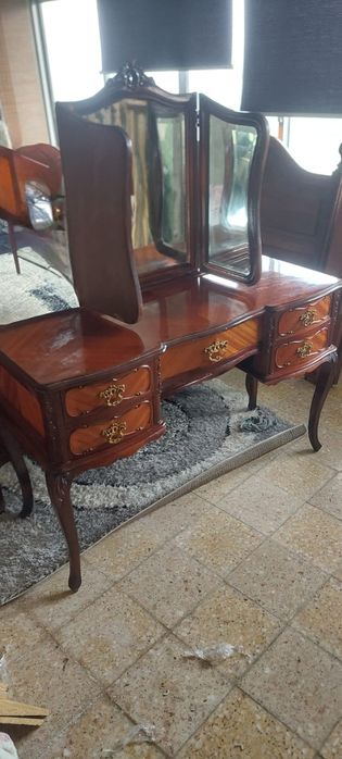 Mobilia  de quarto  estilo antigo